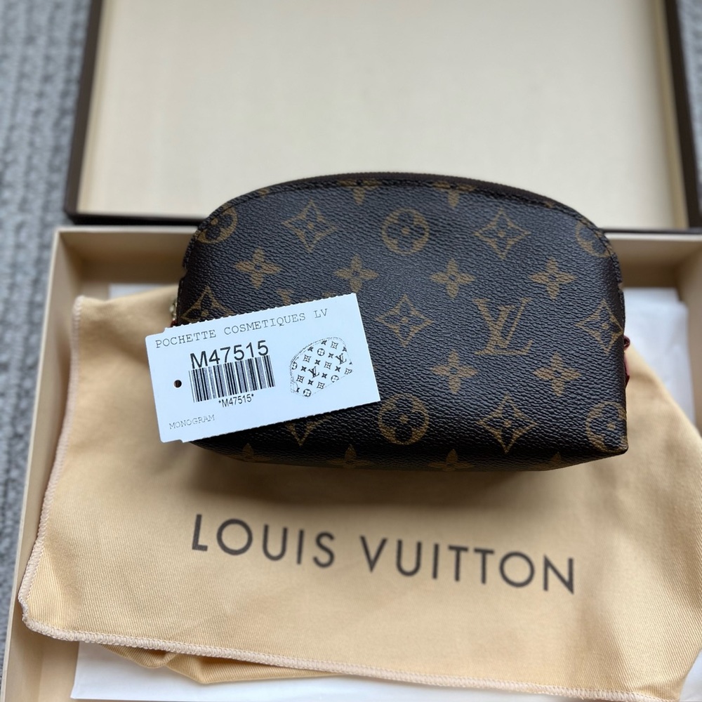 Brand new vintage Pochette cosmetics LV - Picture 3 of 4